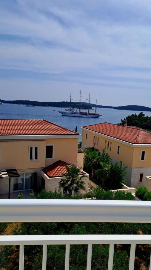 Feelhvar Along Bluelagoon Beach Hvar Town Exterior photo